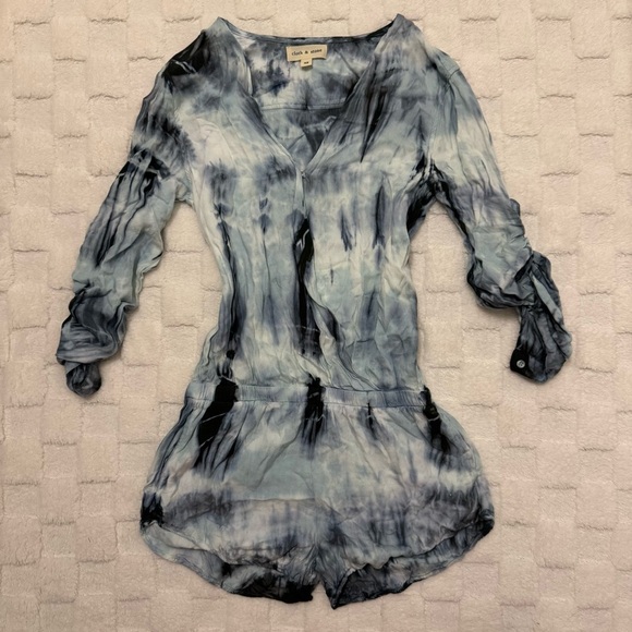 Anthropologie Cloth & Stone Cross Front Blue Tie-Dye Romper V-Neck Size X-Small - Picture 2 of 6